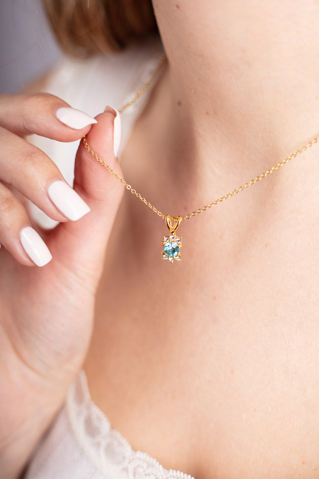 Vintage 90. gadu kaklarota ar mākslīgā dimanta kulonu