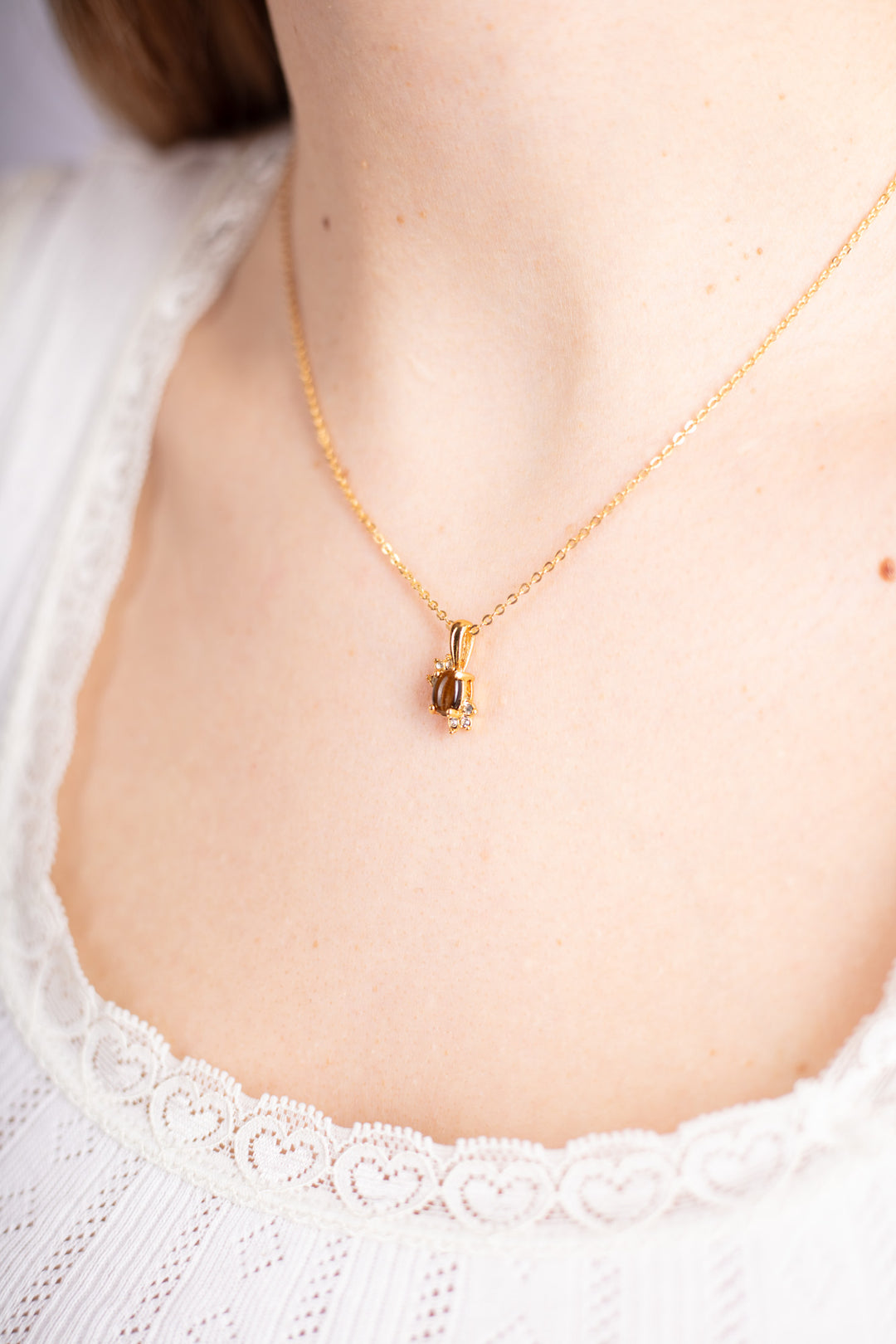 Vintage 90. gadu kaklarota ar tīģeracs kulonu