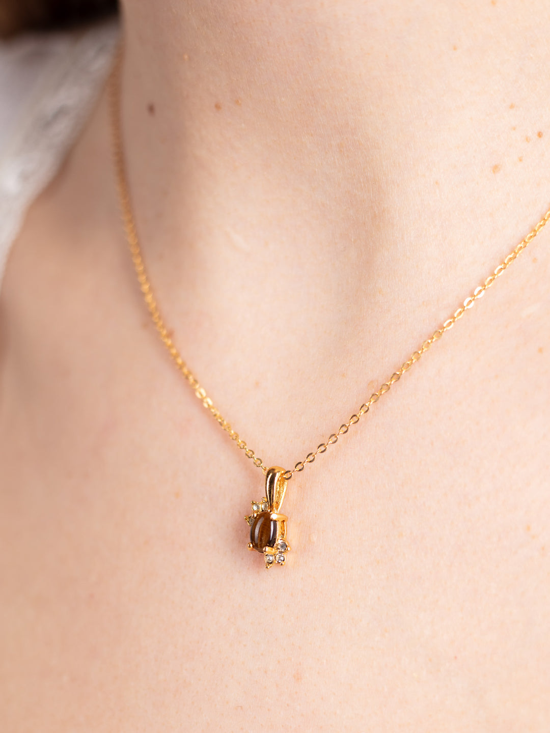 Vintage 90. gadu kaklarota ar tīģeracs kulonu