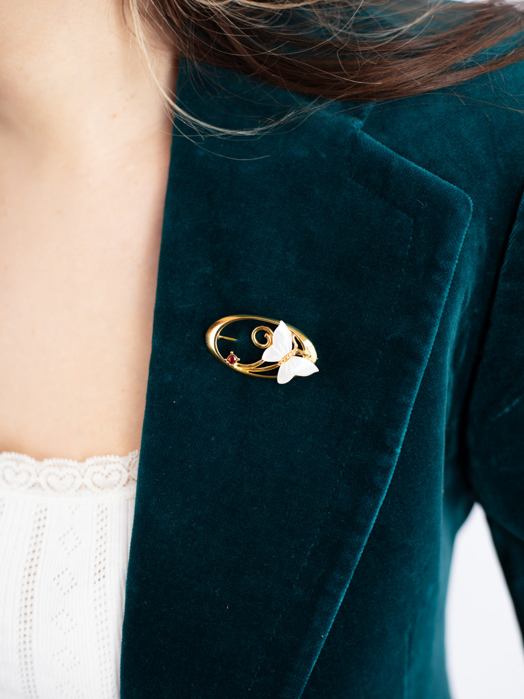 Vintage 90. gadu perlamutra tauriņa piespraude