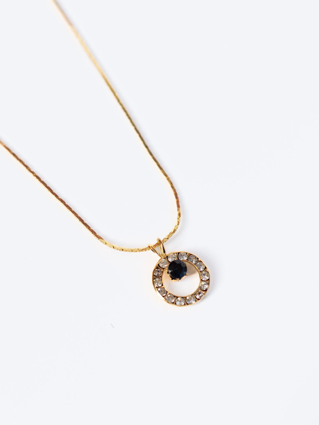 Vintage 90. gadu kaklarota ar melna kristāla kulonu