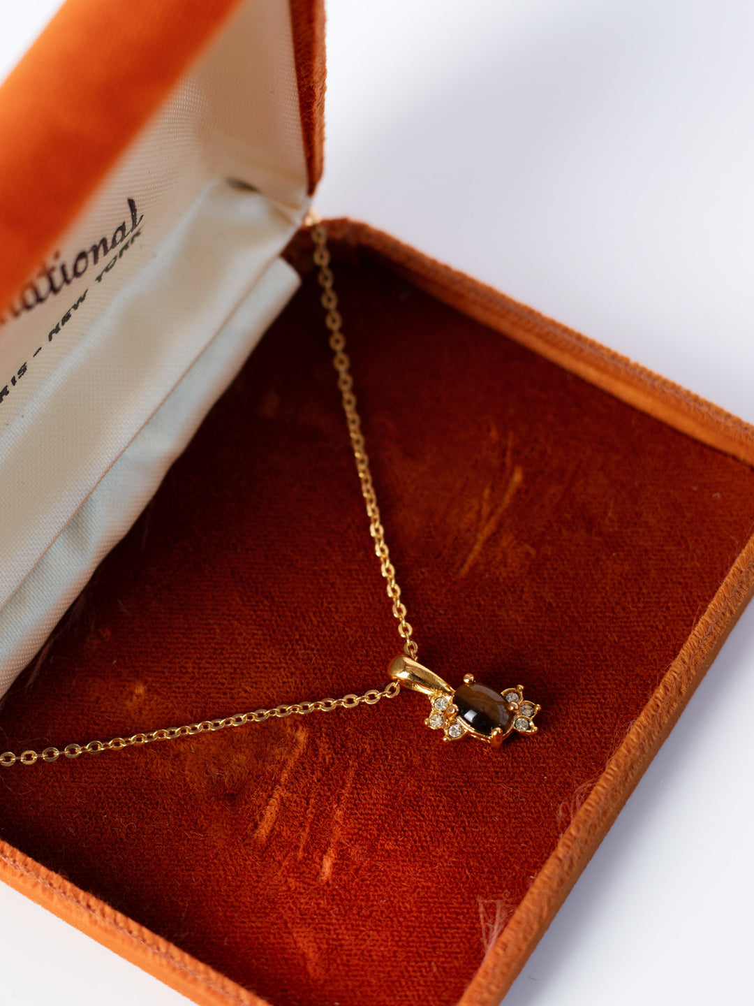 Vintage 90. gadu kaklarota ar tīģeracs kulonu