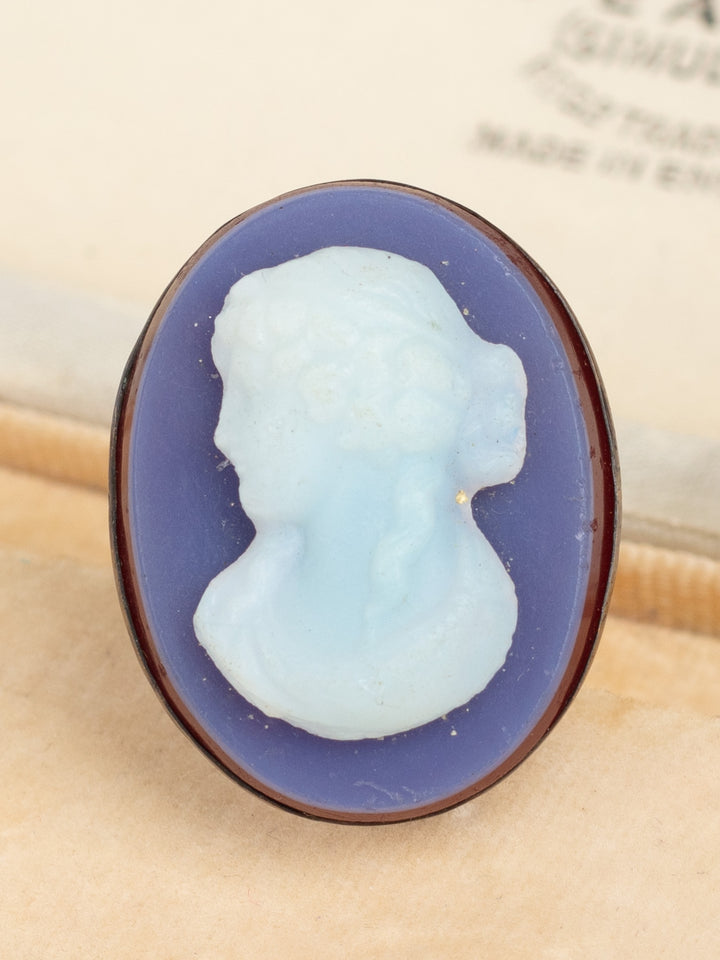 Antique Victorian piespraude ar zilu siluetu
