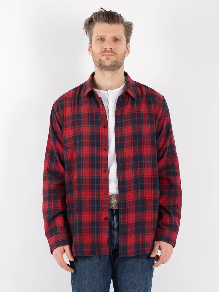 Vintage 90's Men Plaid Flannel Shirt in RedZ1136