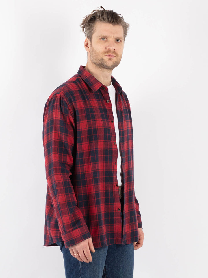 Vintage 90's Men Plaid Flannel Shirt in RedZ1136