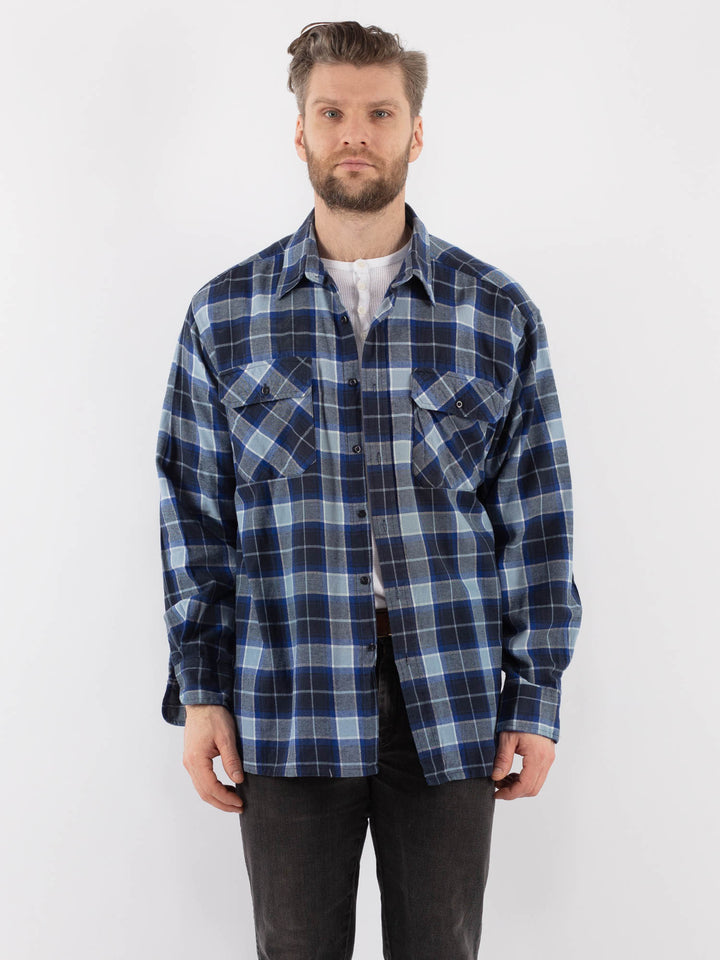 Vintage 90's Men Plaid Flannel Shirt in BlueZ977