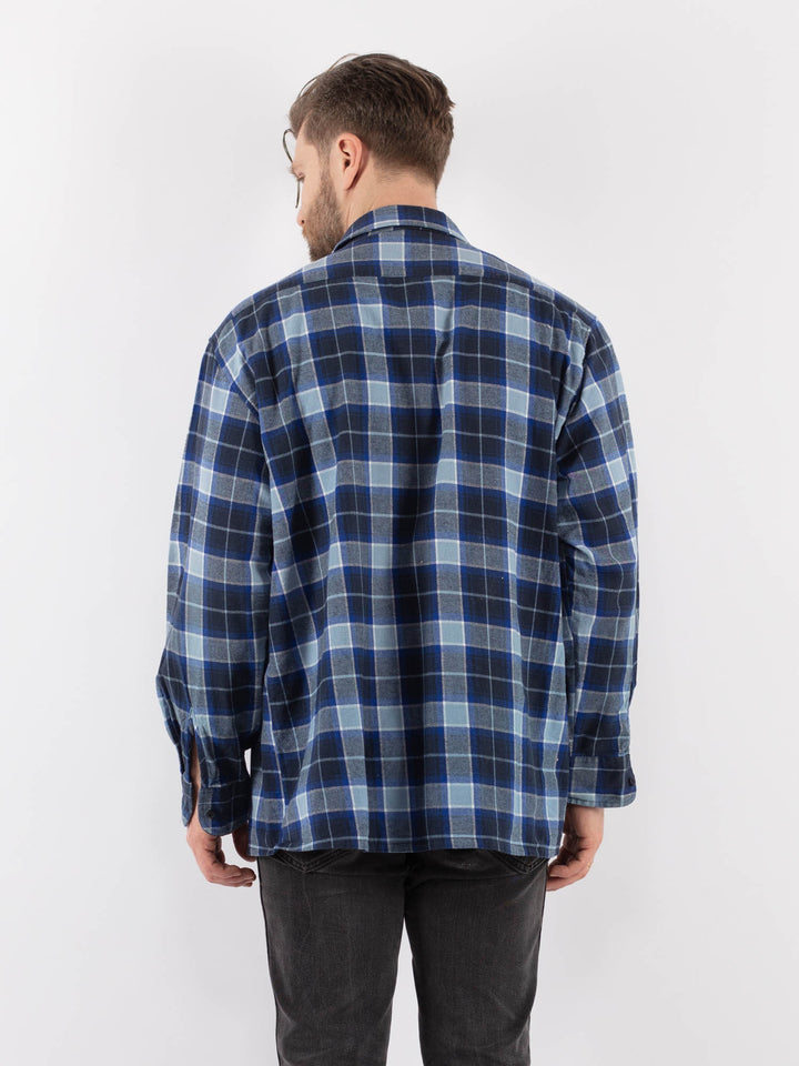 Vintage 90's Men Plaid Flannel Shirt in BlueZ977