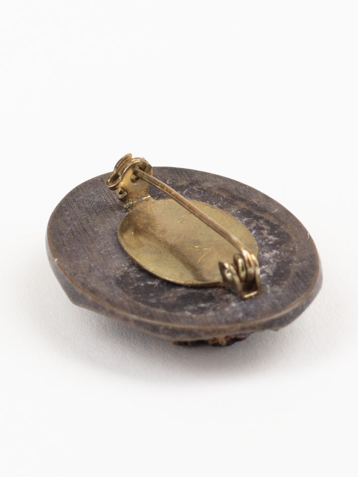Antīka 1920. gadu grebta ziedu piespraude no krāsotas bakelīta, rustikāla botāniska piespraude ar misiņa pamatni, roku darbs, vintage rotaslieta, dāvana