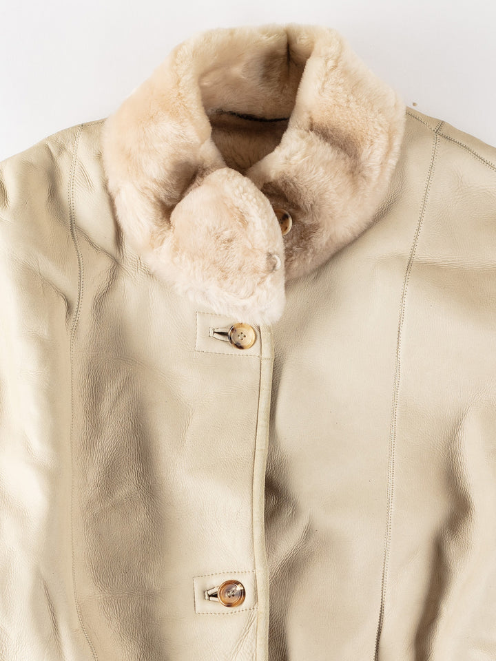 Vintage 80's Women Sheepskin Coat in BeigeMN579