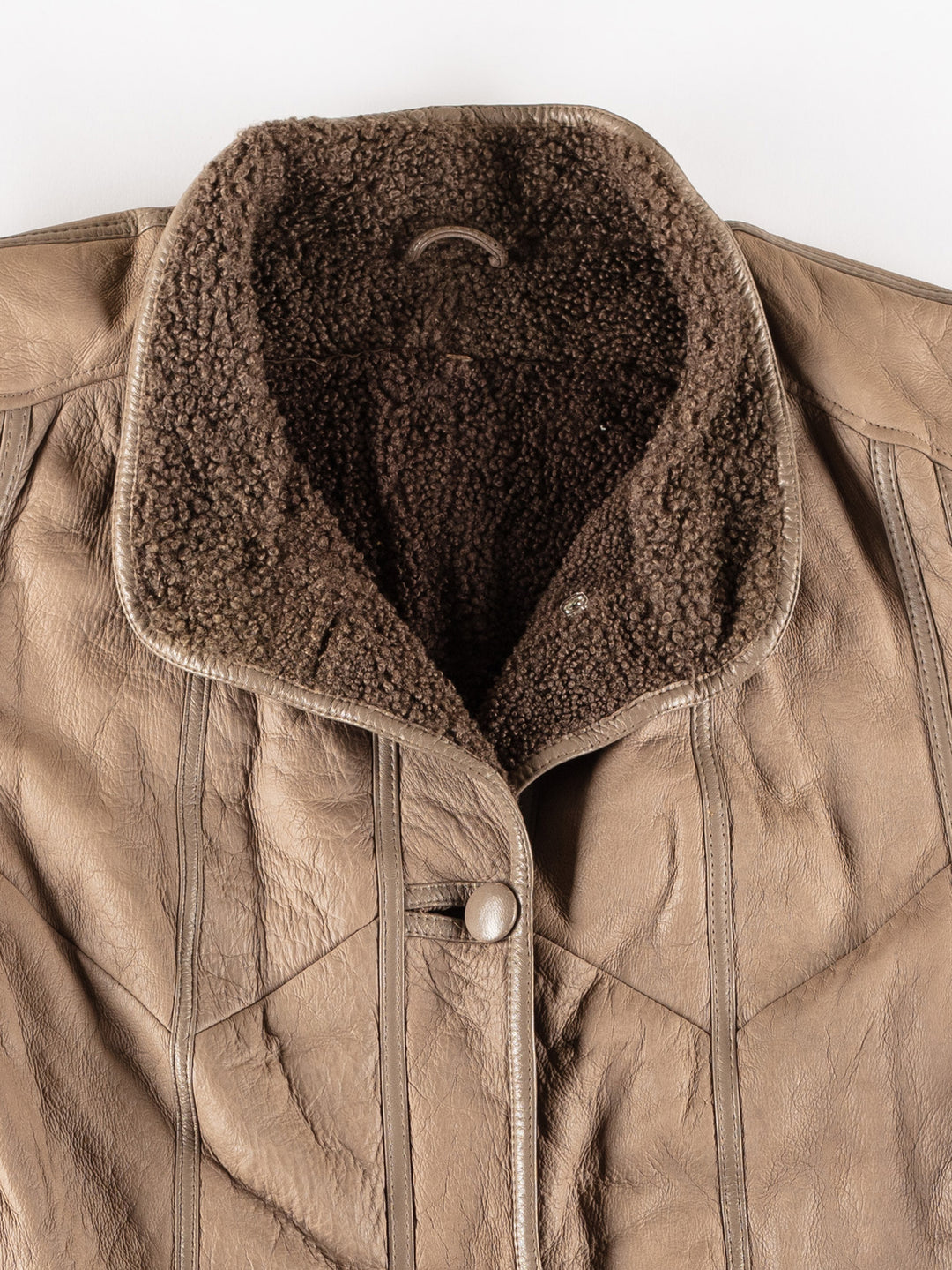 Vintage 90's Women Sheepskin Coat in BeigeMN810