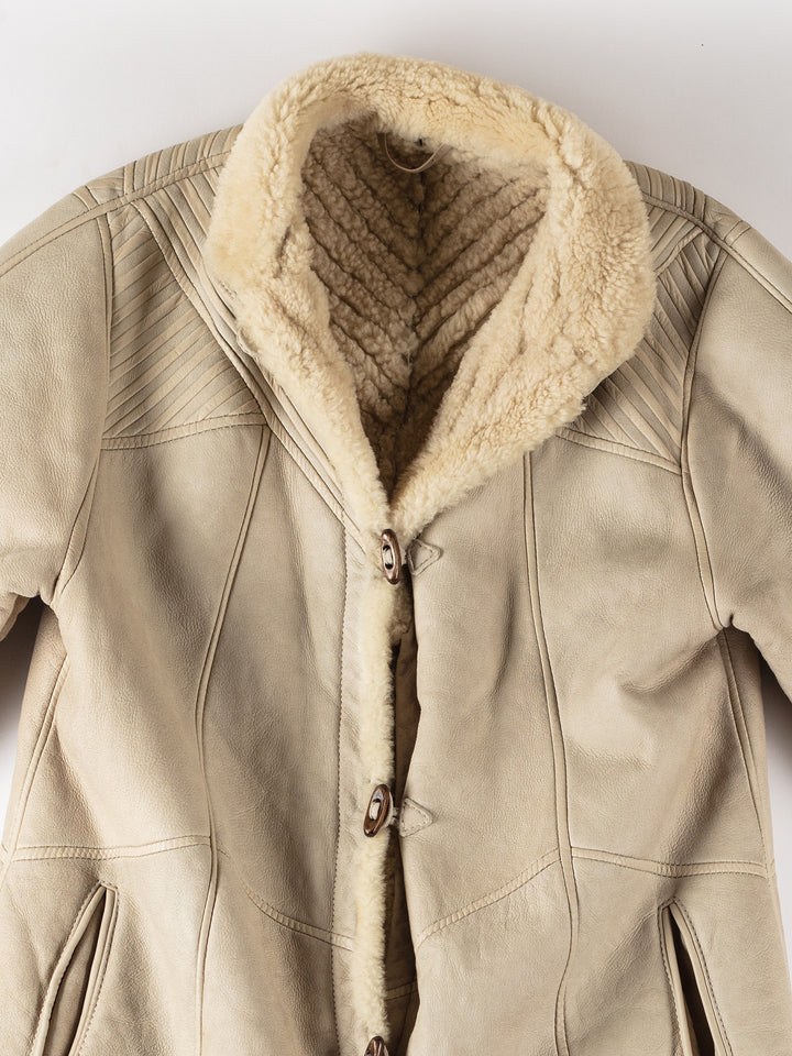 Vintage 70's Women Sheepskin Coat in BeigeMN295