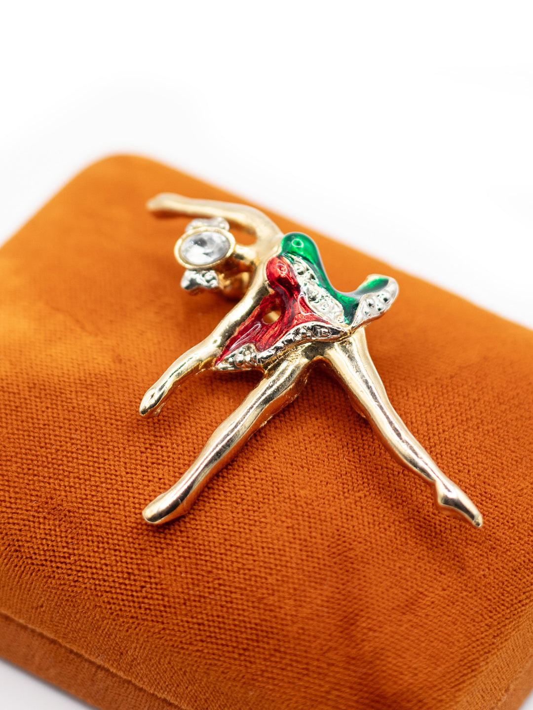 Vintage 60's Brooch in Gold