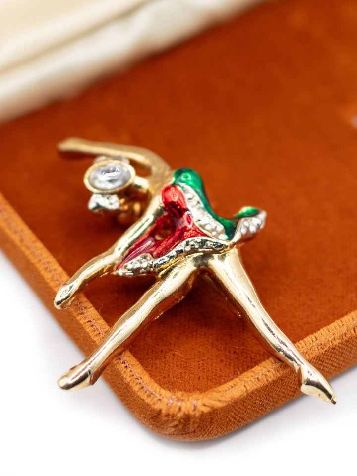 Vintage 60's Brooch in Gold