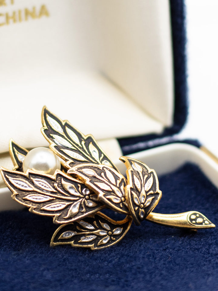 Vintage 50's Brooch in Gold