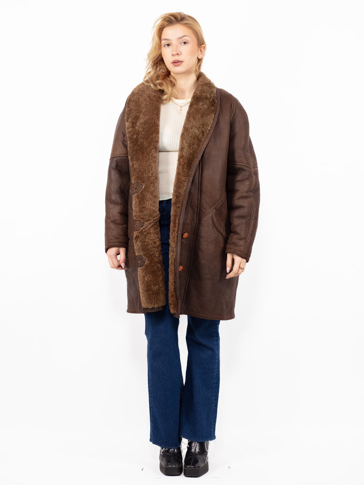 Vintage 90's Women Oversized Sheepskin Coat in Brown