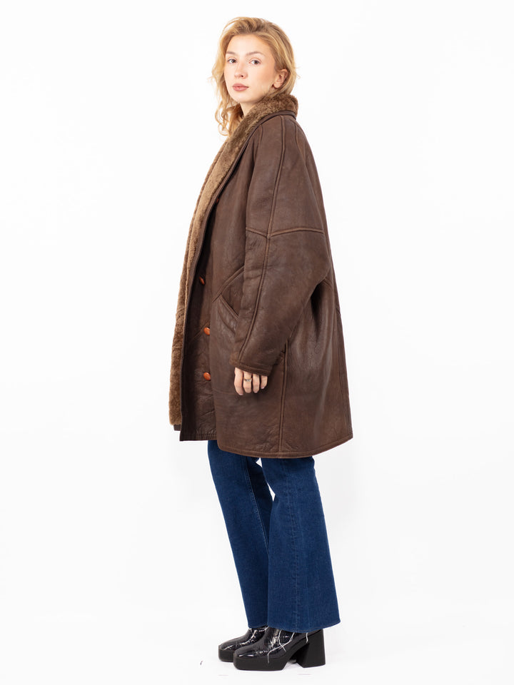 Vintage 90's Women Oversized Sheepskin Coat in Brown
