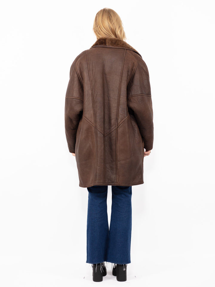 Vintage 90's Women Oversized Sheepskin Coat in Brown