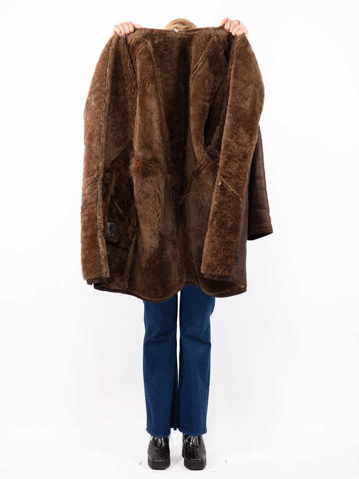 Vintage 90's Women Oversized Sheepskin Coat in Brown