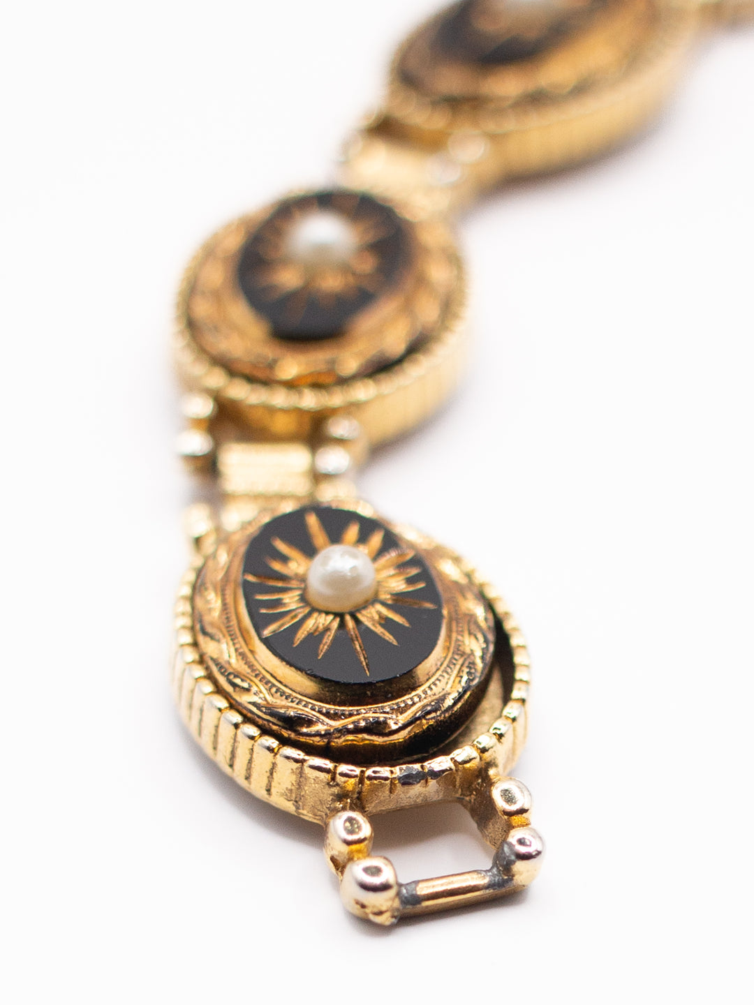 Vintage 60. gadu Sphinx Viktorijas laikmeta atdzimšanas melna rokassprādze