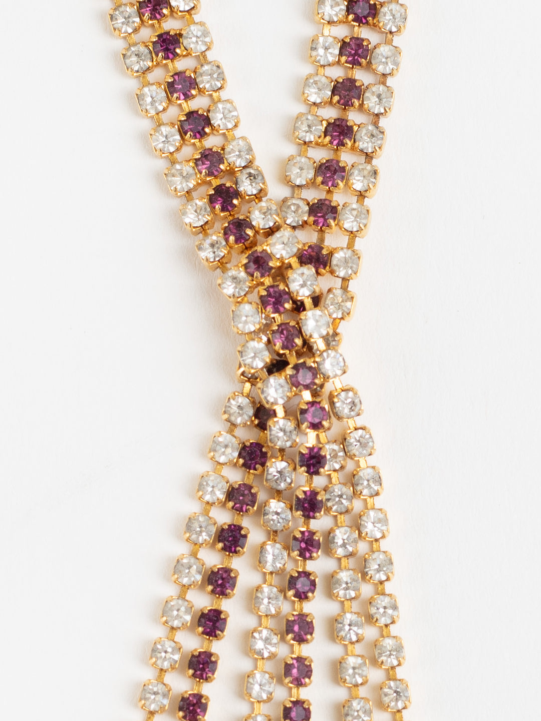 Vintage 80. gadu zelta toņa kaklarota ar violetiem un caurspīdīgiem rhinestones dimantiem