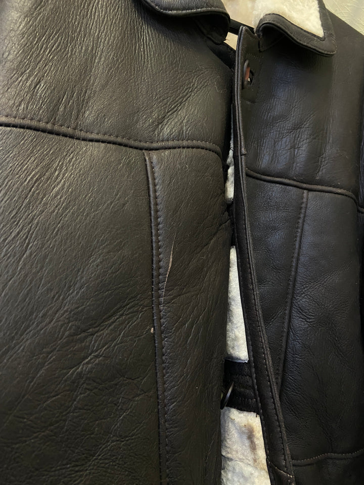 Vintage 90. gadu vīriešu aitādas mētelis brūnā krāsā