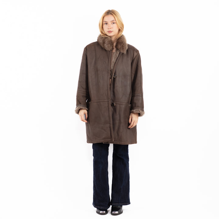Vintage 90's Women Oversized Sheepskin Coat in Brown