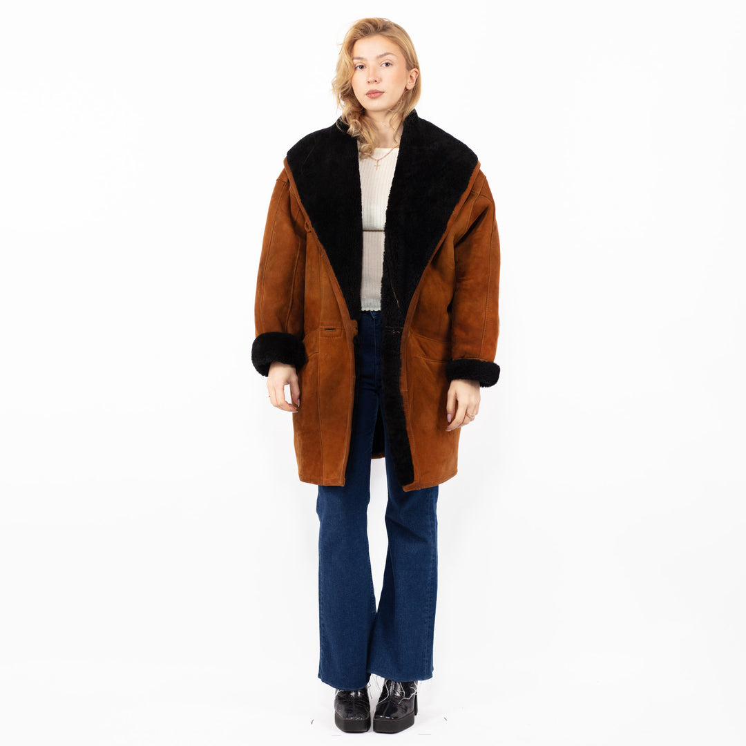 Vintage 90's Women Oversized Sheepskin Coat in Brown