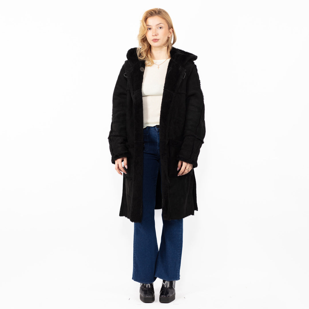 Vintage 90. gadu sieviešu aitādas mētelis ar kapuci melnā krāsā