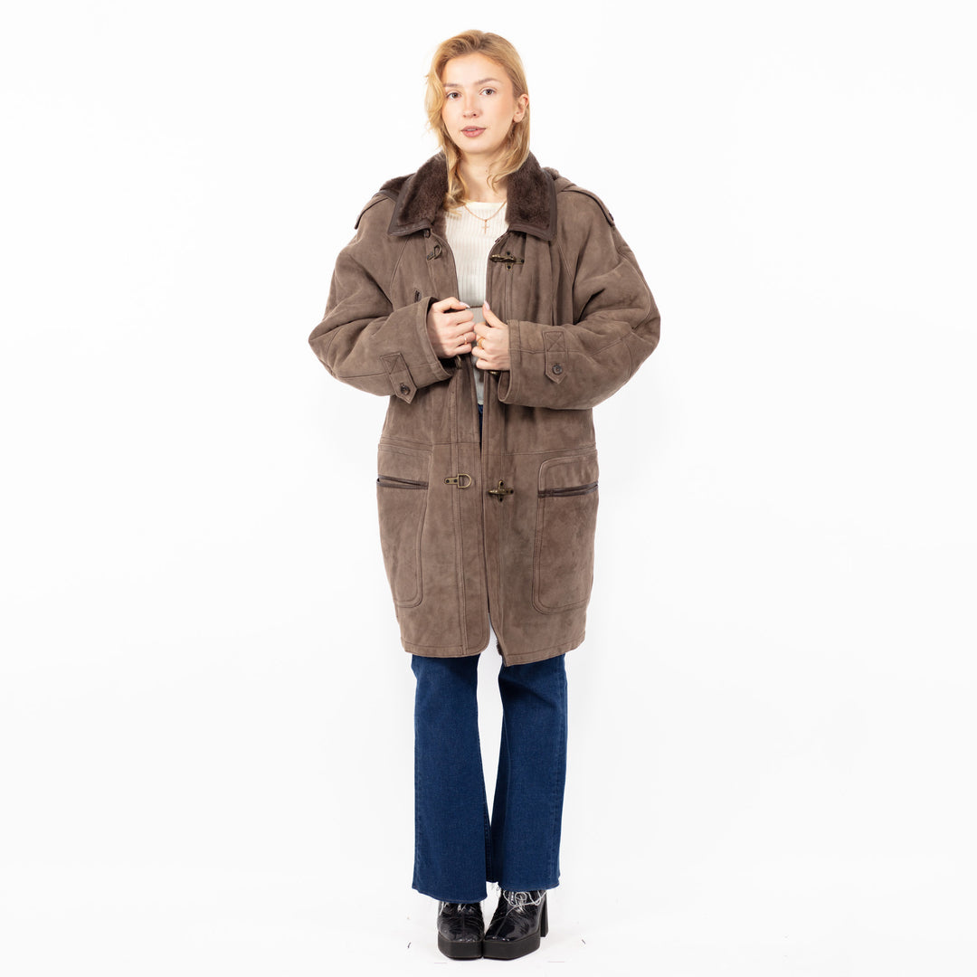 Vintage 90. gadu sieviešu aitādas mētelis ar kapuci brūnā krāsā