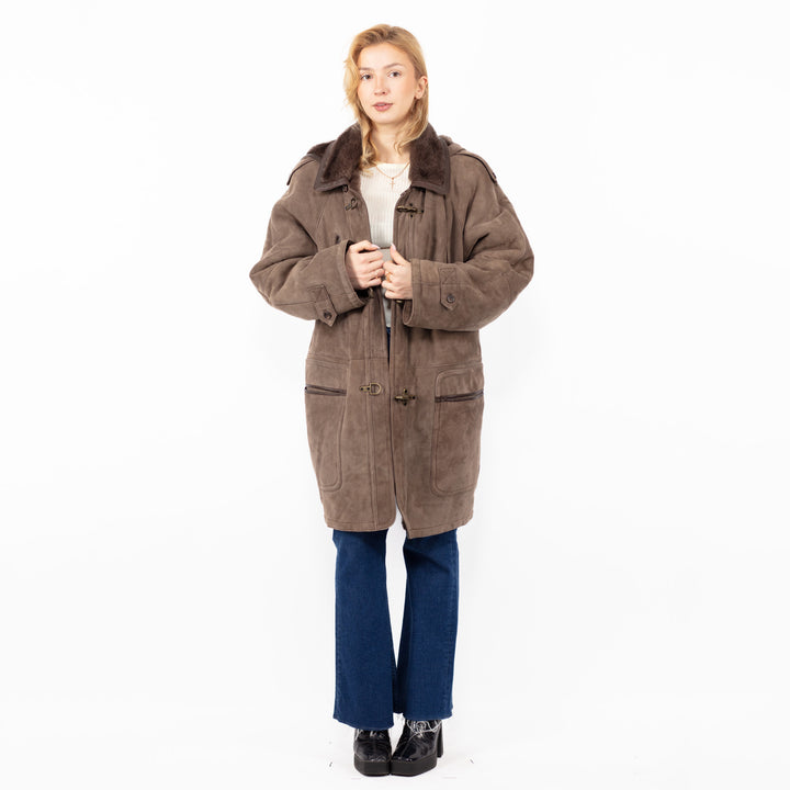 Vintage 90. gadu sieviešu aitādas mētelis ar kapuci brūnā krāsā