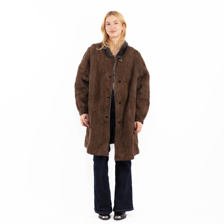 Vintage 90's Women Oversized Sheepskin Coat in Brown