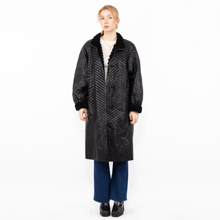 Vintage 80. gadu sieviešu divpusējs aitādas mētelis melnā krāsā