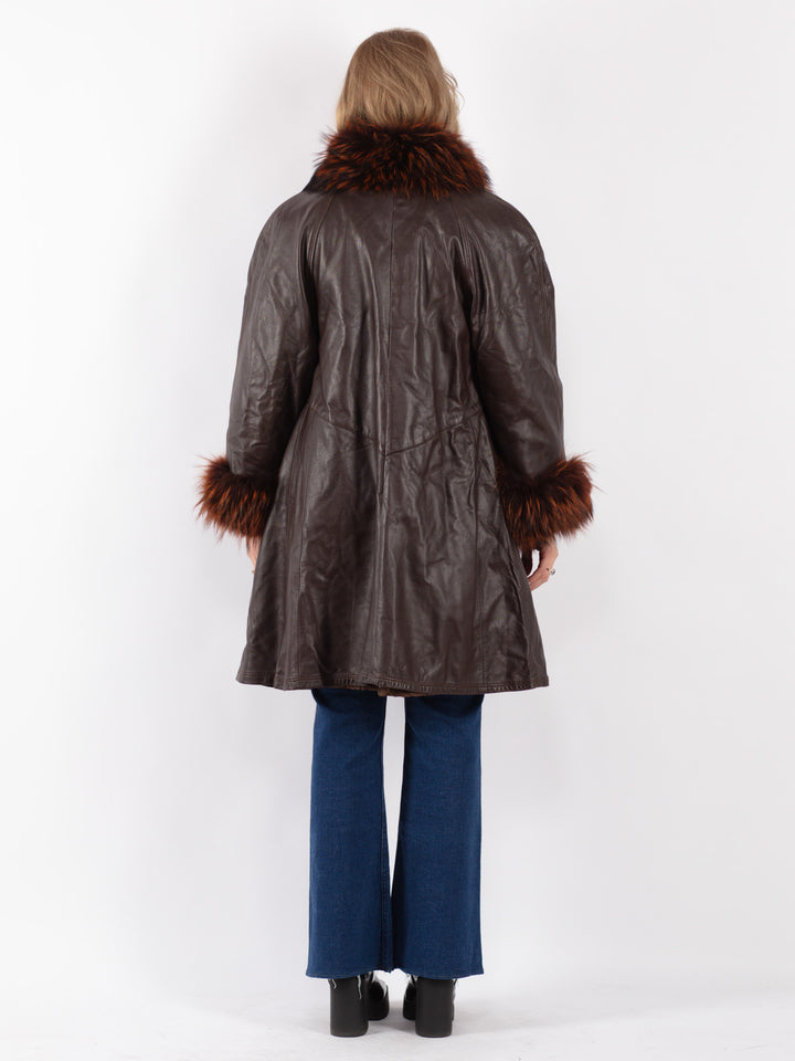 Vintage 70's Women Leather Coat in Brown