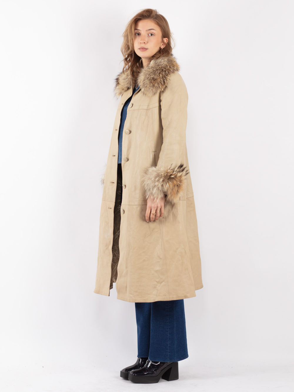 Vintage 70's Women Leather Coat in Beige