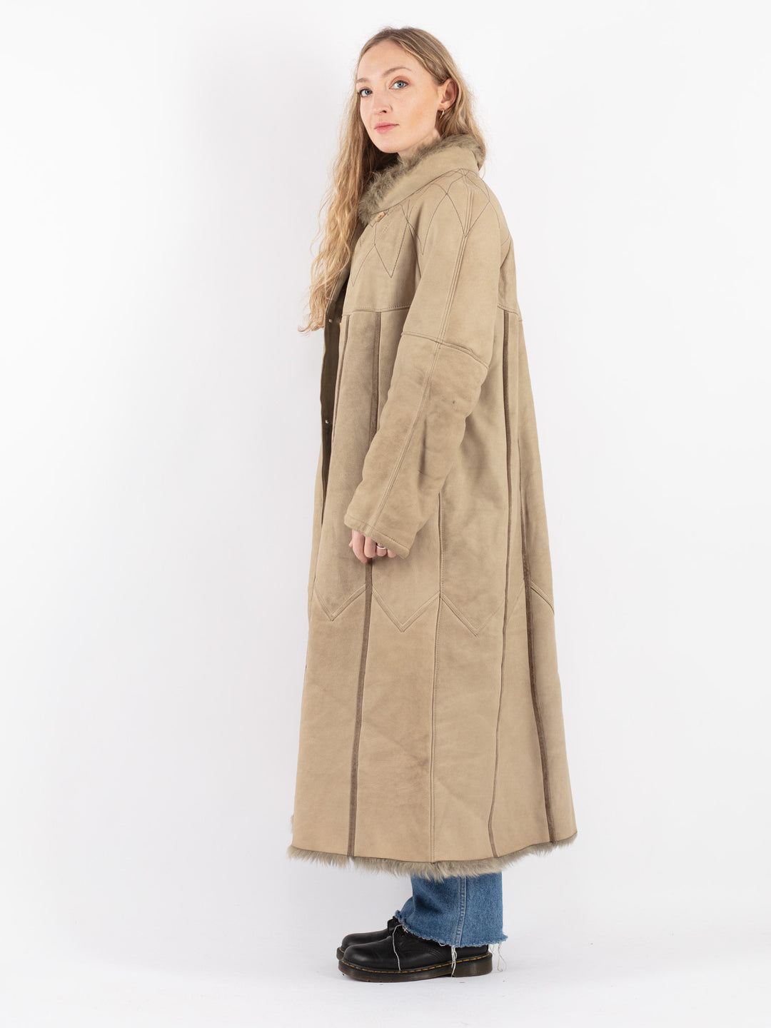 Vintage 70's Women Sheepskin Coat in Beige