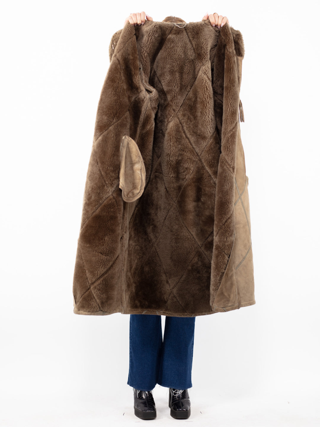 Vintage 70. gadu sieviešu aitādas garais mētelis ar kapuci bēšā krāsā