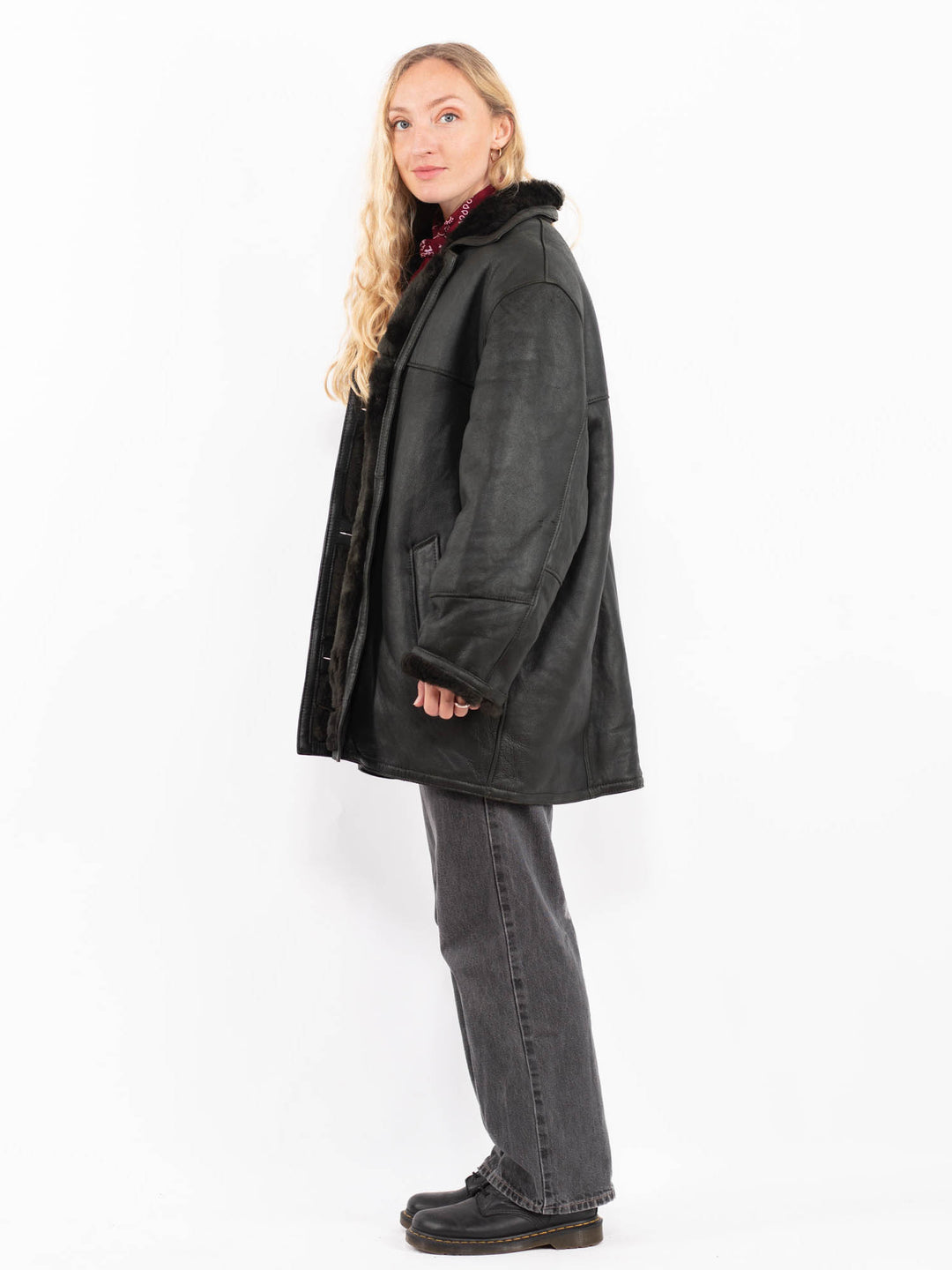 Vintage 90's Women Oversized Sheepskin Coat in Black