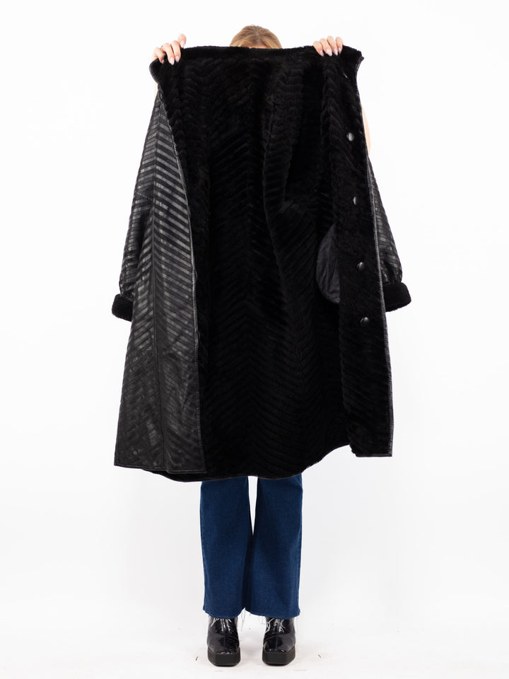 Vintage 80. gadu sieviešu divpusējs aitādas mētelis melnā krāsā