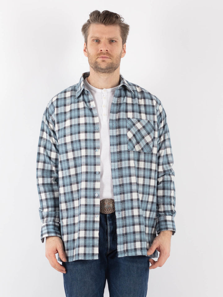 Vintage 90's Men Plaid Flannel Shirt in BlueZ1165