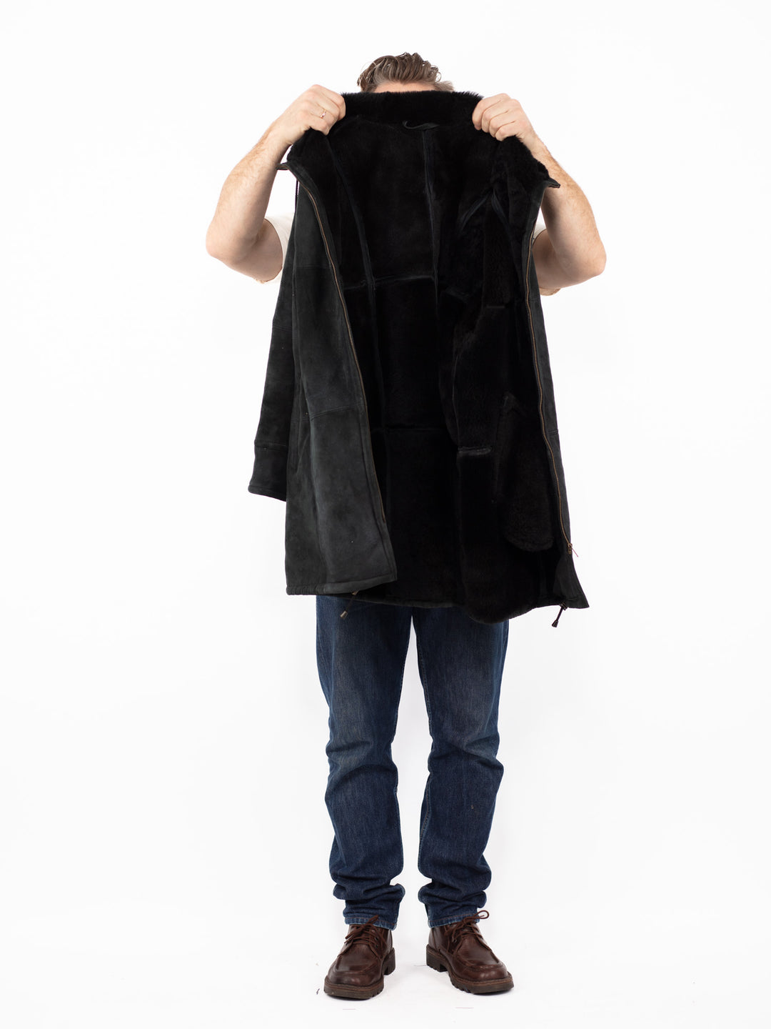 Vintage 90. gadu vīriešu aitādas mētelis ar kapuci melnā krāsā