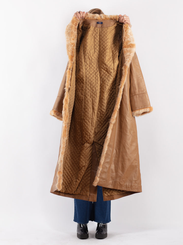 Vintage 90's Women Leather Coat in Beige