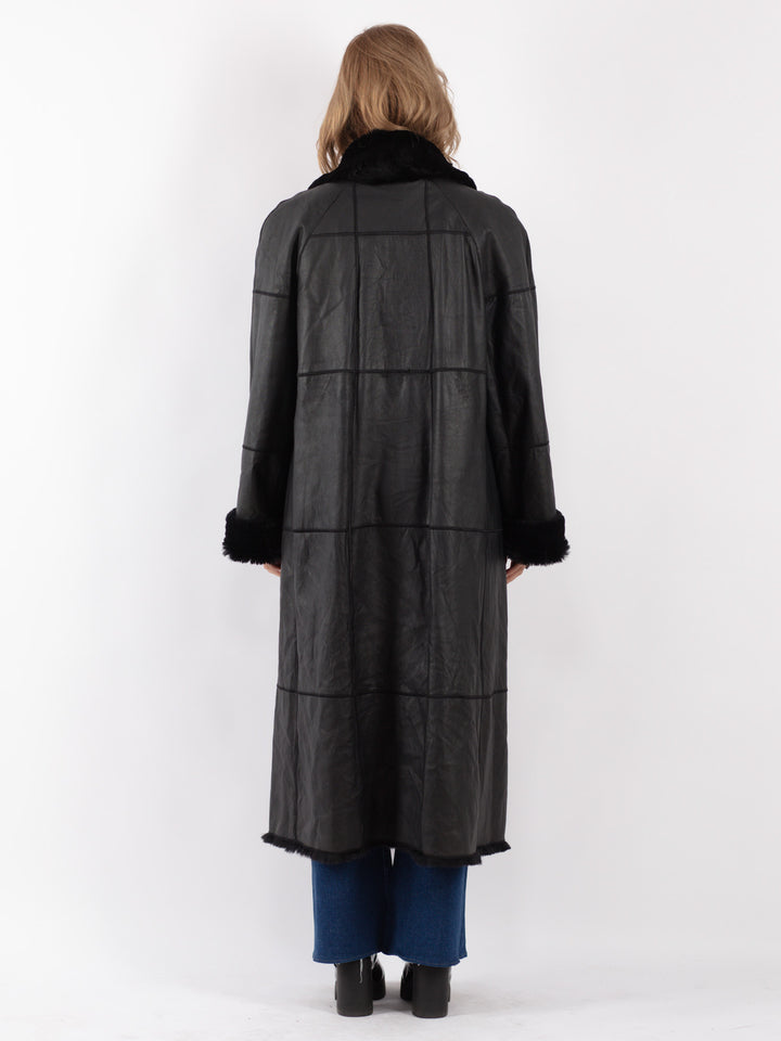 Vintage 90's Women Leather Coat in Black