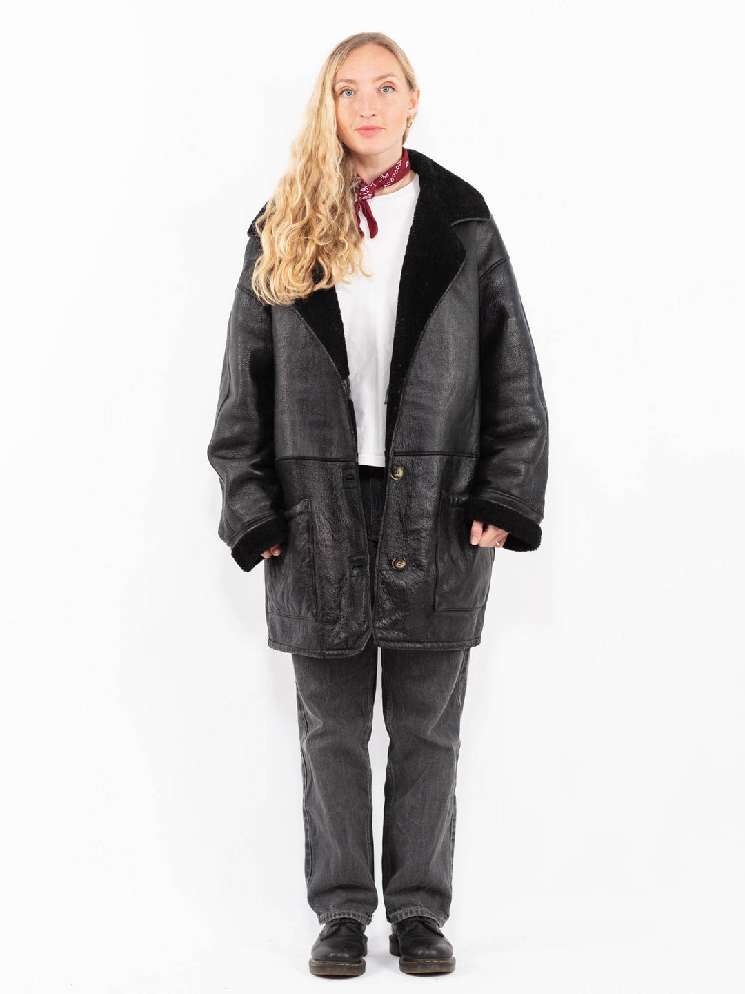 Vintage 90's Women Sheepskin Coat in BlackA0609