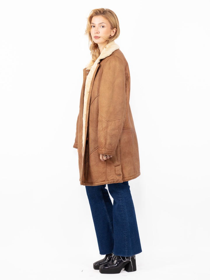 Vintage 90's Women Oversized Sheepskin Coat in Brown