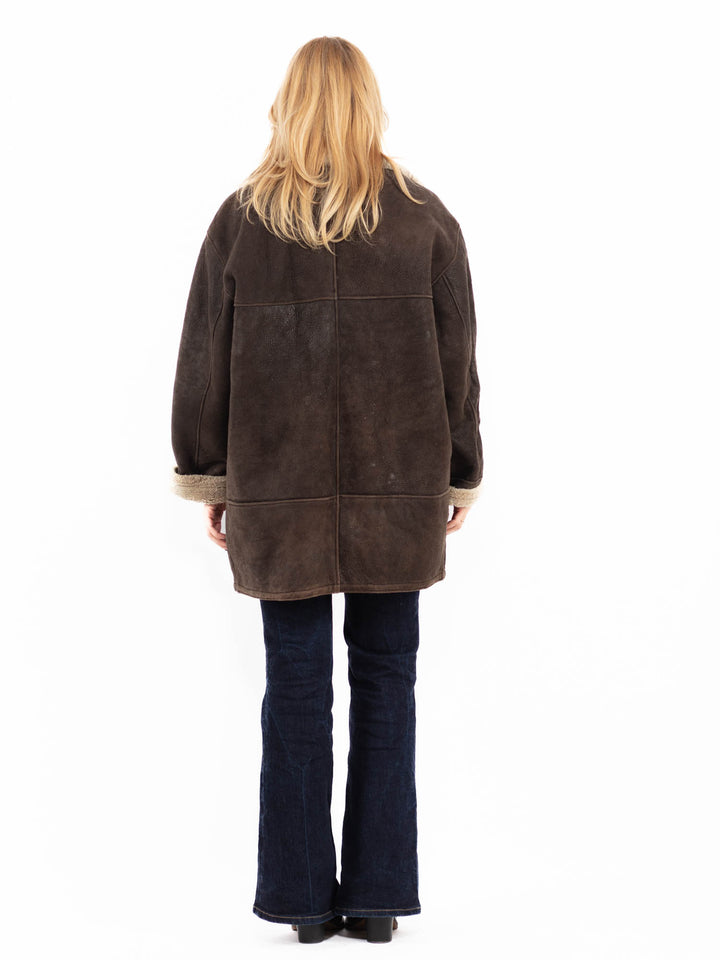 Vintage 90's Women Oversized Sheepskin Coat in Brown