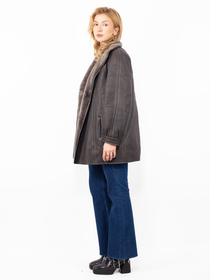 Vintage 90. gadu sieviešu divpusējs aitādas mētelis brūnā krāsā