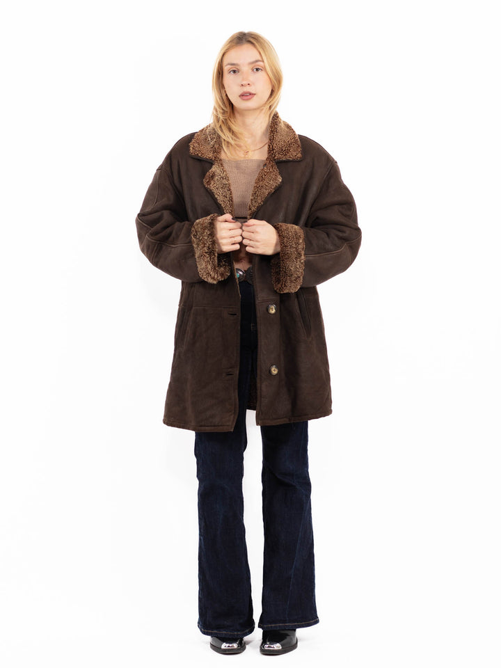 Vintage 90's Women Oversized Sheepskin Coat in Brown