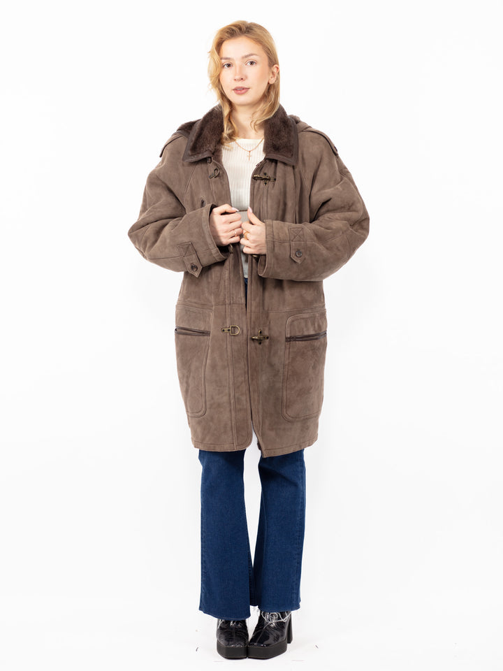 Vintage 90. gadu sieviešu aitādas mētelis ar kapuci brūnā krāsā