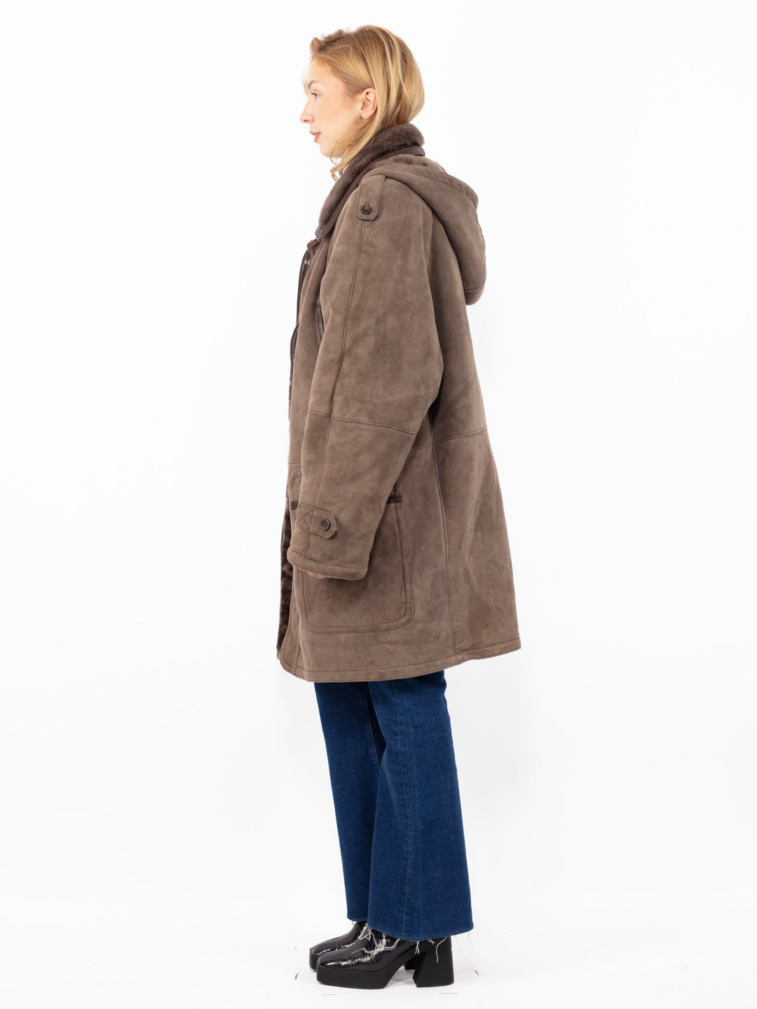 Vintage 90. gadu sieviešu aitādas mētelis ar kapuci brūnā krāsā