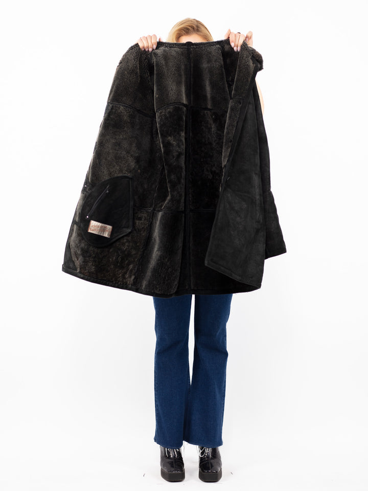 Vintage 90. gadu sieviešu aitādas mētelis melnā krāsā